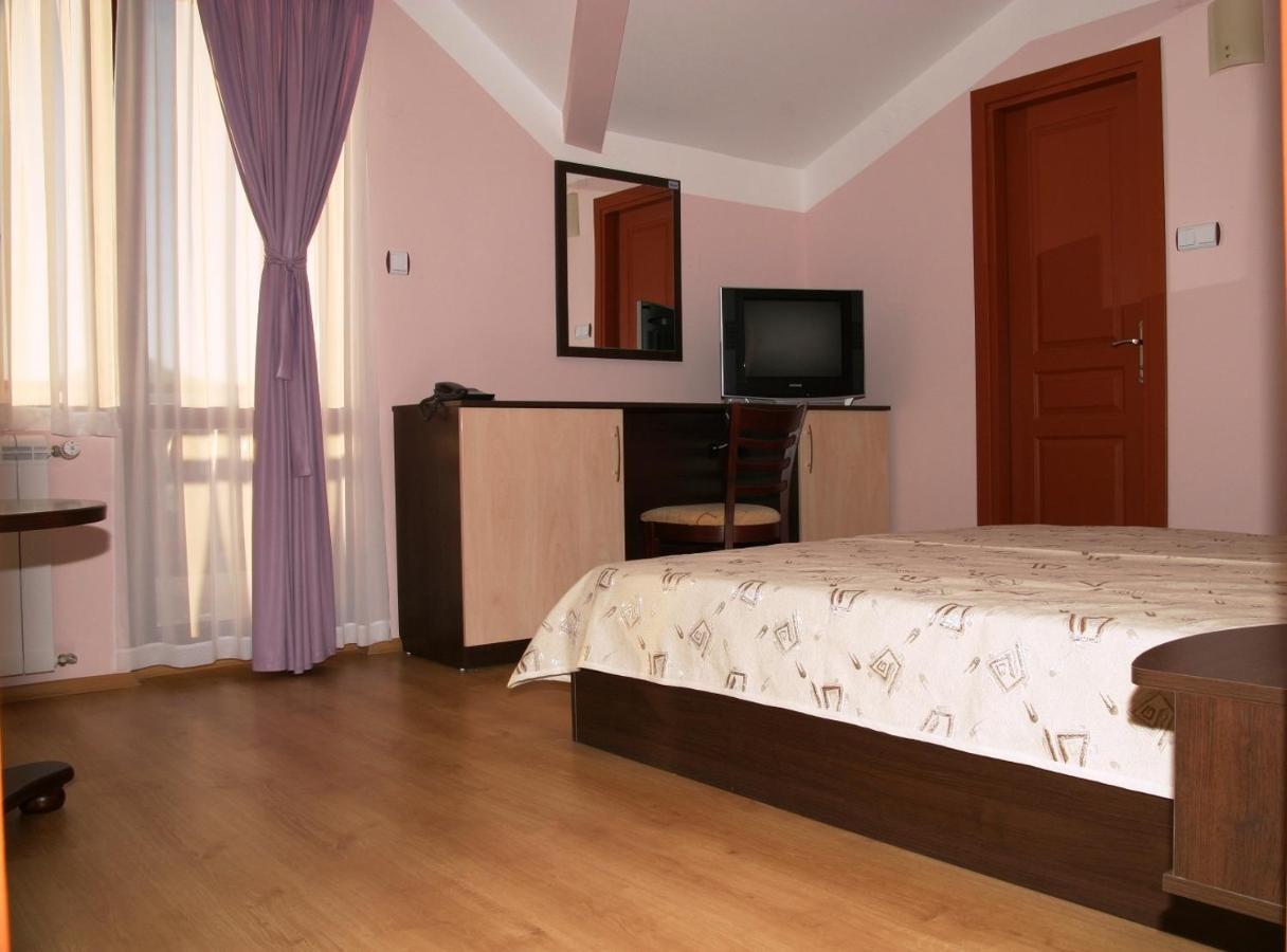 Asikoria Boryka Family Hotel מראה חיצוני תמונה